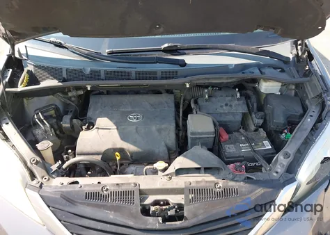 2012 Toyota Sienna Le V6 8 Passenger z USA, uszkodzony, nr VIN 5TDKK3DC5CS184085